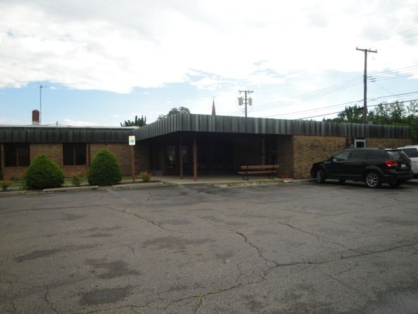 209 S Main St, Almont, MI 48003